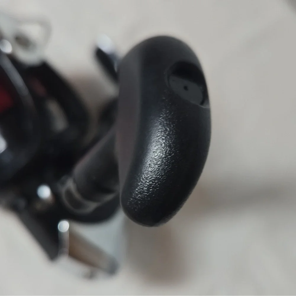 Daiwa Shock 3000B Spinning Reel Black Red Silver 8lb/240yd 10lb/200yd Capacity